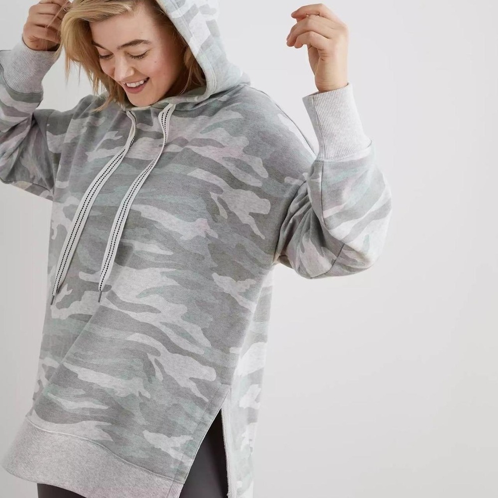 Aerie American Eagle Camo Hoodie Pullover Long‎ Sleeve Top Blouse camoflauge Med
